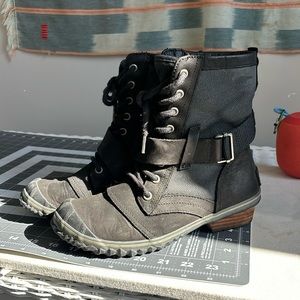 Sorel black boots